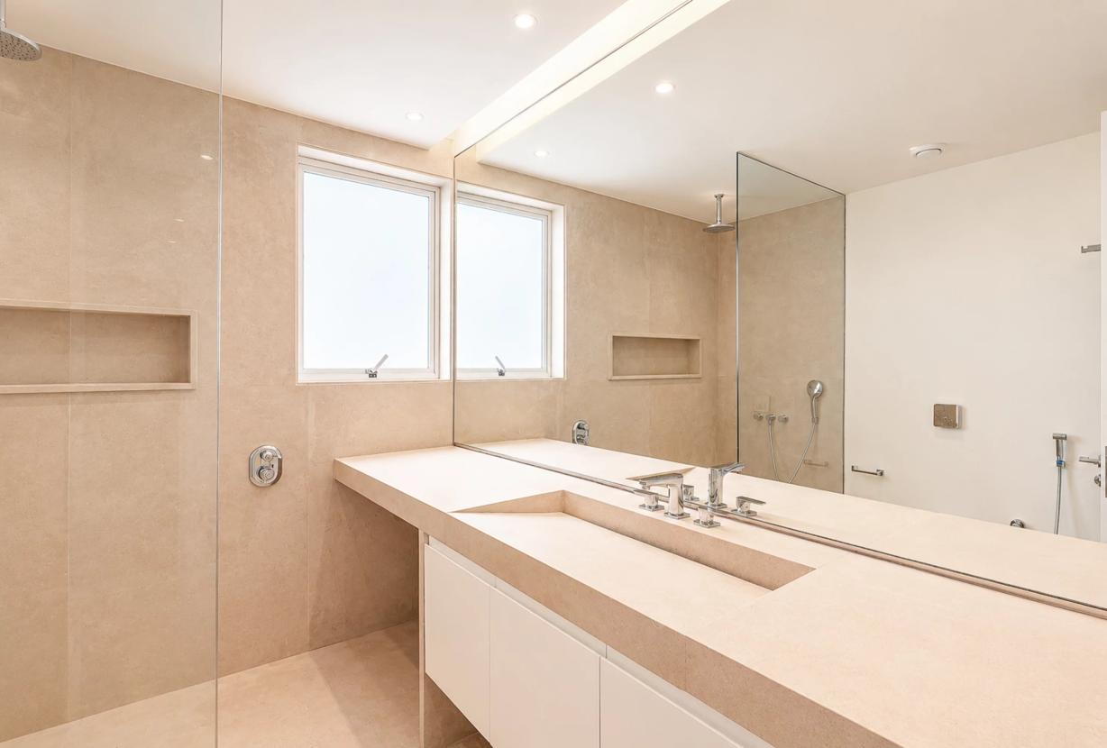 Rio312 - Fully renovated penthouse on Vieira Souto