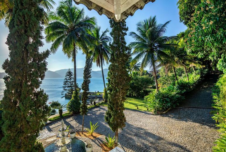 Ang060 - Beachfront villa with 8 suites in Angra dos Reis