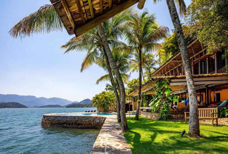 Ang005 - Paradise island in Angra dos Reis