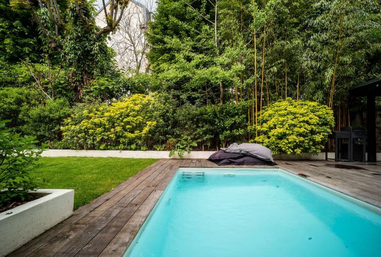 Par008 - Beautiful secret mansion from 18th century in Paris