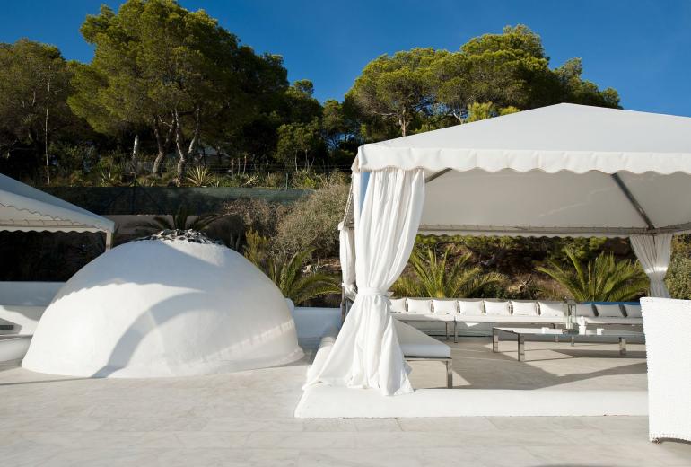 Ibi016 - Belle Villa dans la baie de Cala Jondal, Ibiza