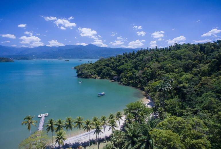 Pty011 - Maravilhosa propriedade com 2 casas à beira-mar em Paraty
