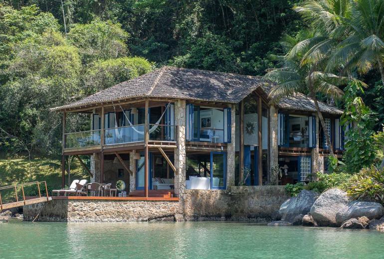 Pty011 - Maravilhosa propriedade com 2 casas à beira-mar em Paraty