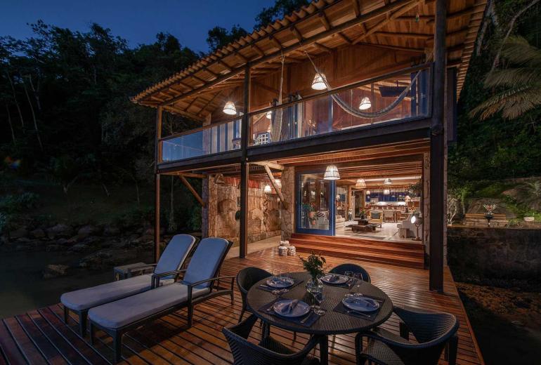 Pty011 - Maravilhosa propriedade com 2 casas à beira-mar em Paraty