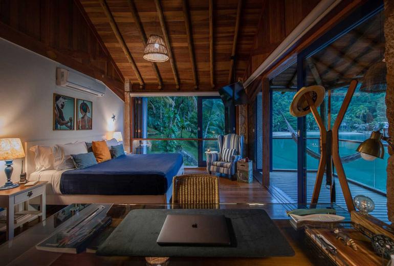 Pty011 - Maravilhosa propriedade com 2 casas à beira-mar em Paraty