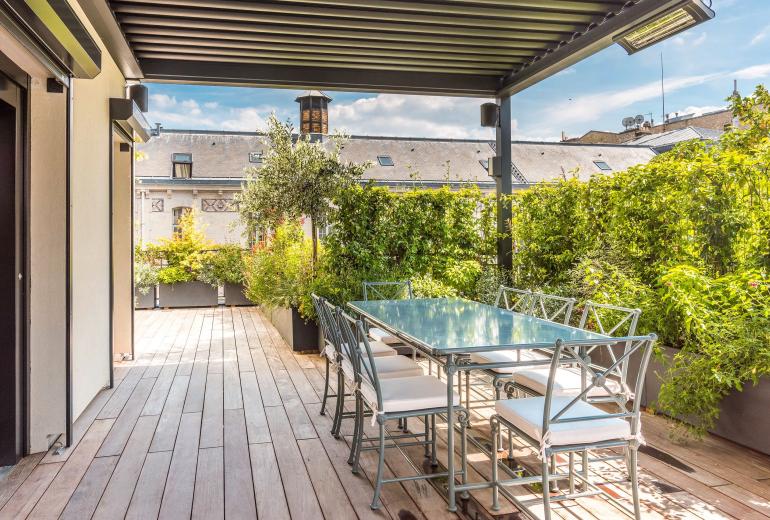 Par003 - An Exceptional Parisian Experience