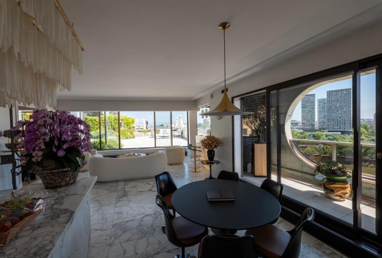 Par021 - Penthouse with private pool in Paris