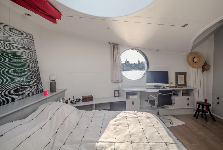 Par054 - Luxury house boat in the heart of Paris