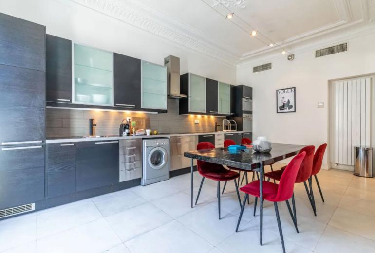 Par211 - 2-Suite Apartment in Paris 8