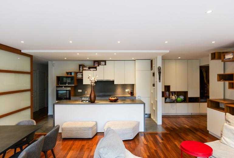 Par301 - Appartement de quatre chambres à Paris
