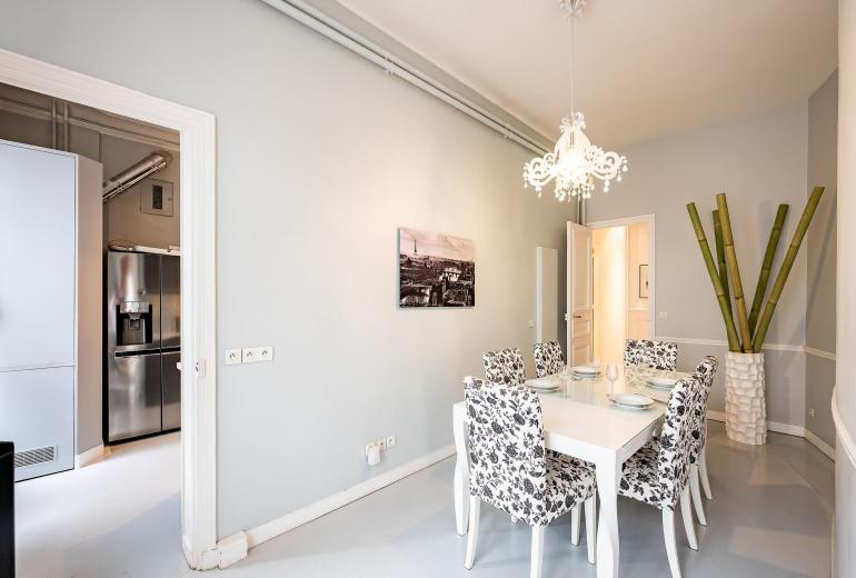 Par147 - Spacious apartment close to Parc Monceau