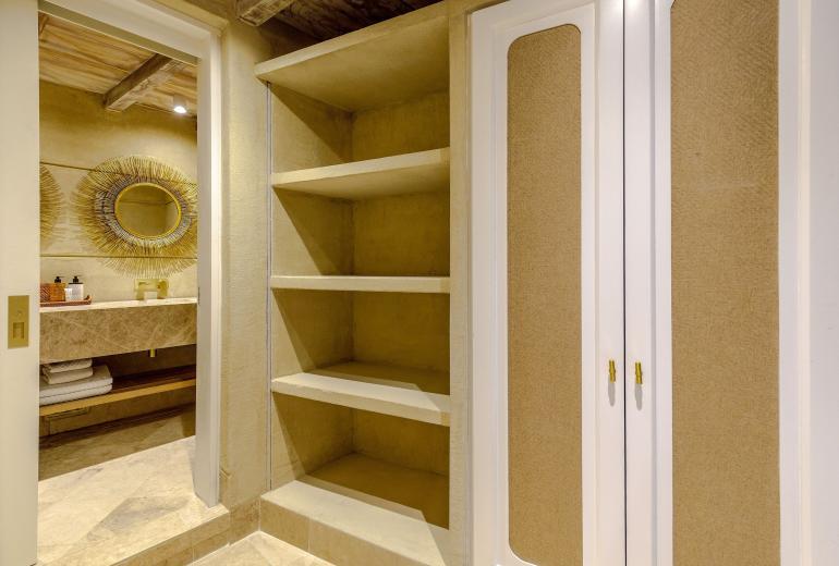 Car084 - Apartment in Cartagena's Center