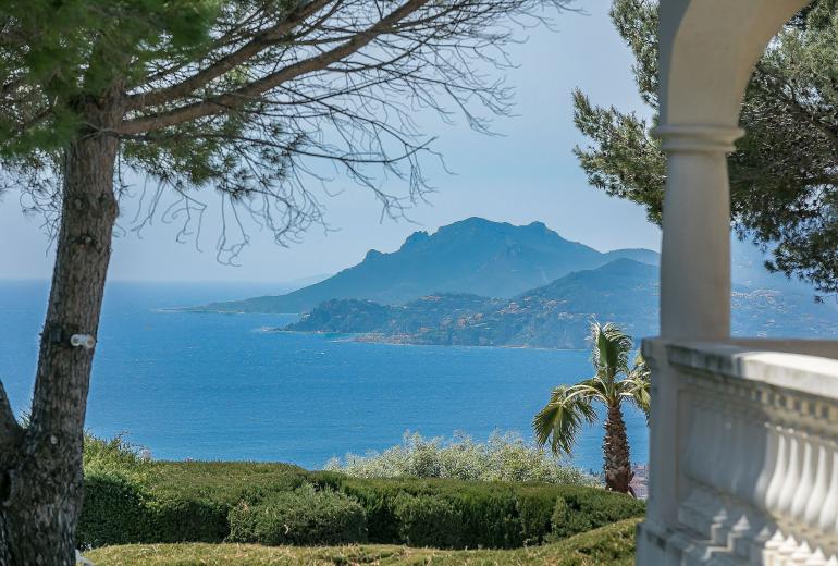 Azu076 - Villa Provenzal con Vista al Mar