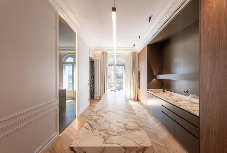 Par040 - Apartamento Haussmanniano em Paris