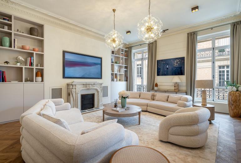 Par011 - Exceptional Apartment – Avenue Montaigne
