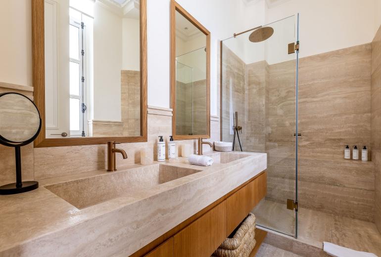Par011 - Exceptional Apartment – Avenue Montaigne