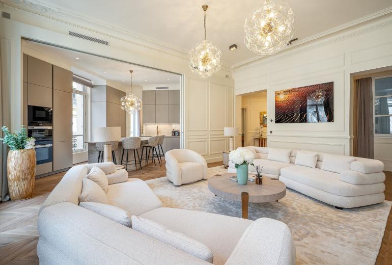 Par011 - Exceptional Apartment – Avenue Montaigne