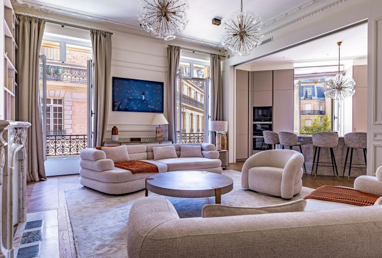 Par011 - Exceptional Apartment – Avenue Montaigne