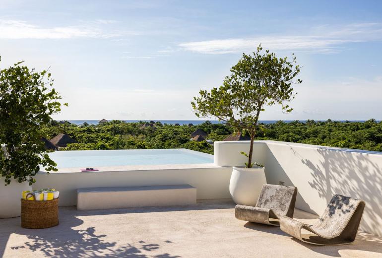 Xpu002 – Private beachfront villa with rooftop terraces in Xpu-Ha