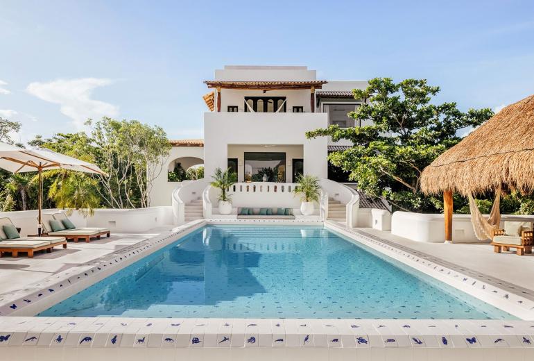 Xpu002 – Private beachfront villa with rooftop terraces in Xpu-Ha