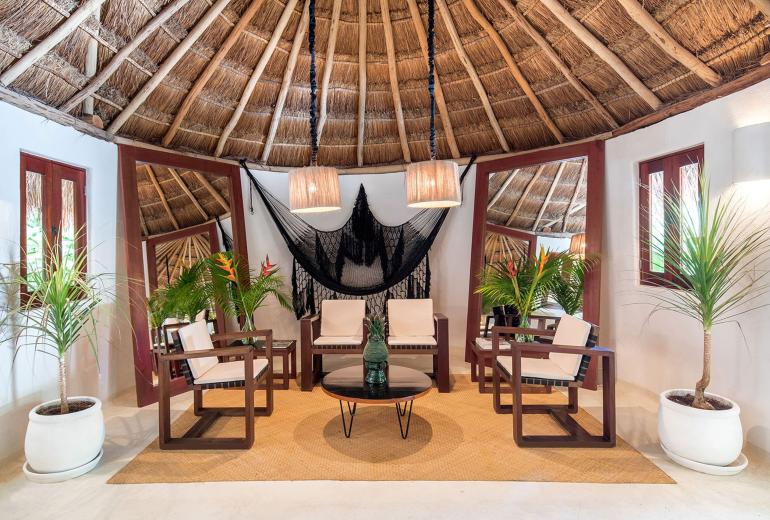 Xpu002 – Private beachfront villa with rooftop terraces in Xpu-Ha