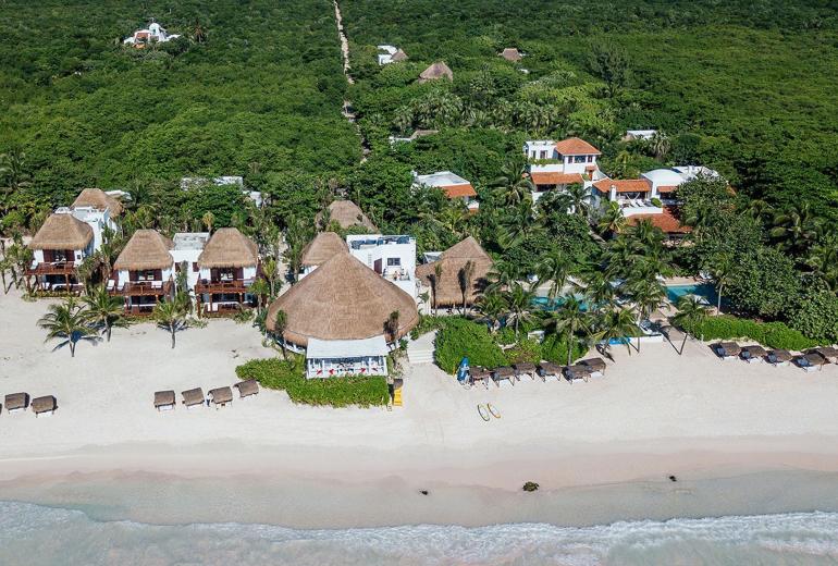 Xpu002 – Private beachfront villa with rooftop terraces in Xpu-Ha