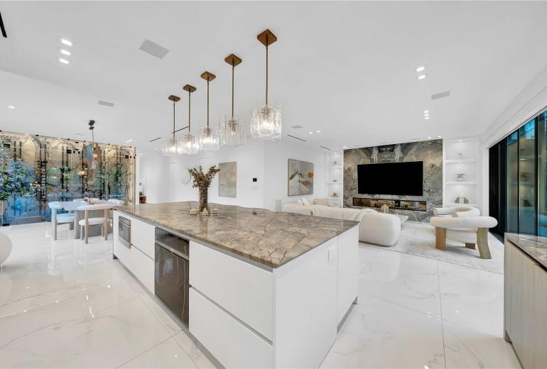 Mia008 - Renovated Home in The Roads, Miami