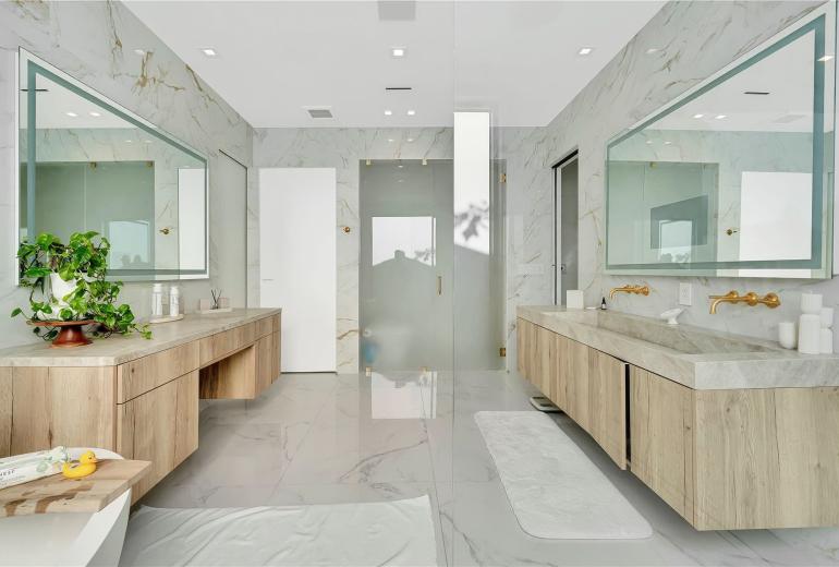 Mia008 - Renovated Home in The Roads, Miami