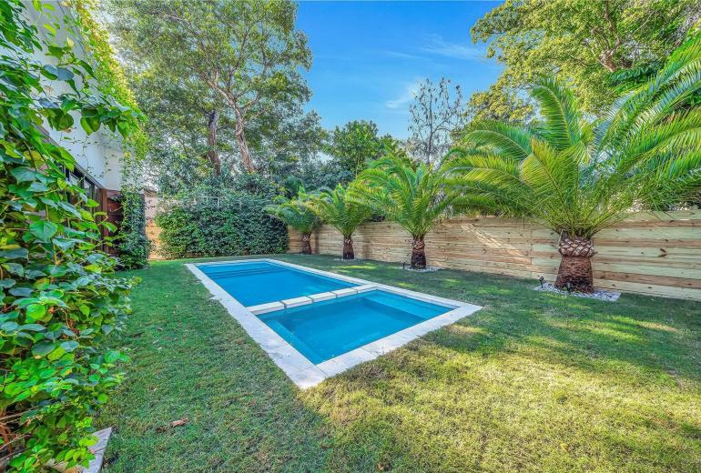Mia008 - Renovated Home in The Roads, Miami