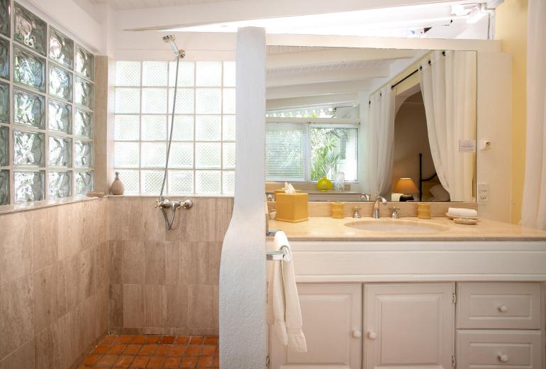 Sxm016 – Ocean-view estate with guest cottage in Anse Marcel