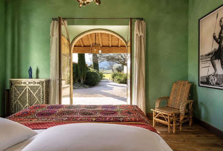 Pro010 - Provençal Estate in the Alpilles